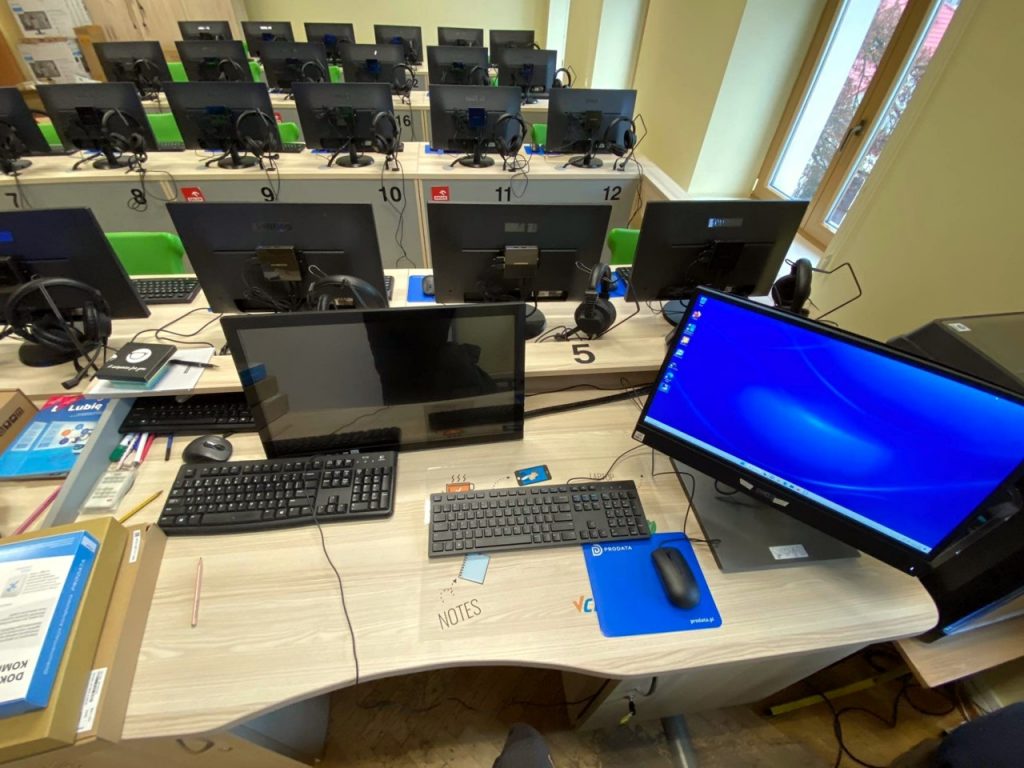 Computer vCloudPoint terminal laboratory at the School of Music in ...