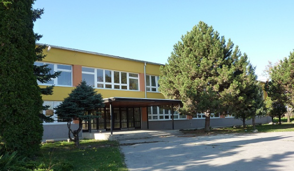 Veka-Ida-Elementary-School-in-Slovakia-1.png